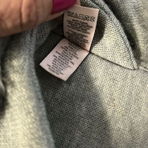 Victoria’s Secret grey ball house slippers Large - Picture 6 of 7